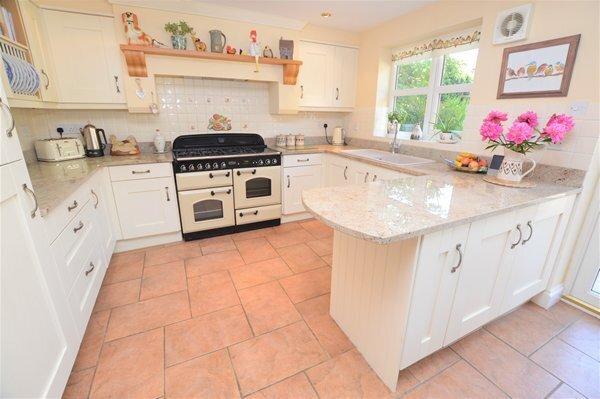 Open plan kitchen/diner