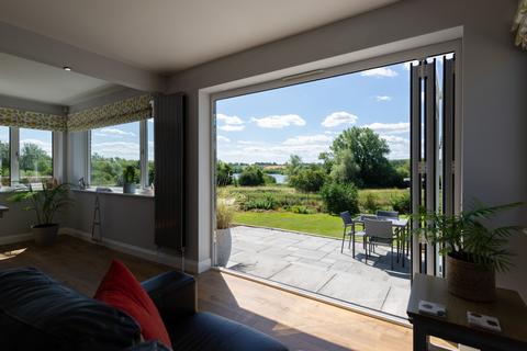8 Walnut Tree Lane, Westbere, Canterbury, CT2 0HG