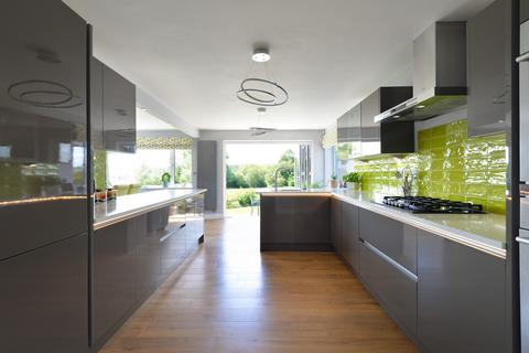 8 Walnut Tree Lane, Westbere, Canterbury, CT2 0HG