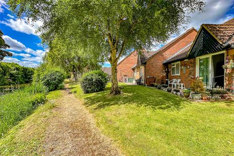 2 bedroom bungalow for sale, The Beeches, Park Street, St. Albans, Hertfordshire, AL2