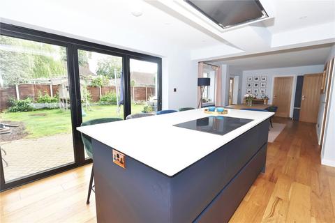 5 bedroom detached house to rent, Drakes Way, Woking, Surrey, GU22