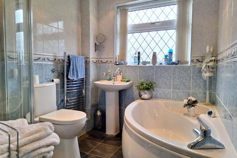 33c High Moor Crescent, Oldham, OL4 2SN