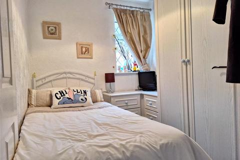 33c High Moor Crescent, Oldham, OL4 2SN