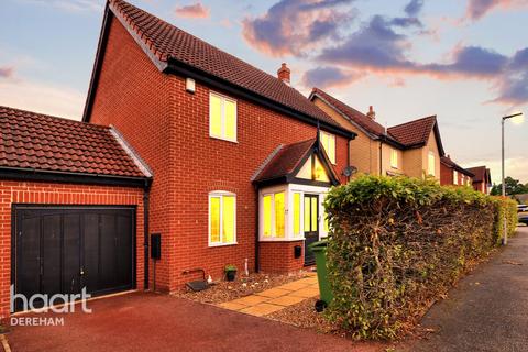 3 bedroom detached house for sale, Honeysuckle Drive, Dereham