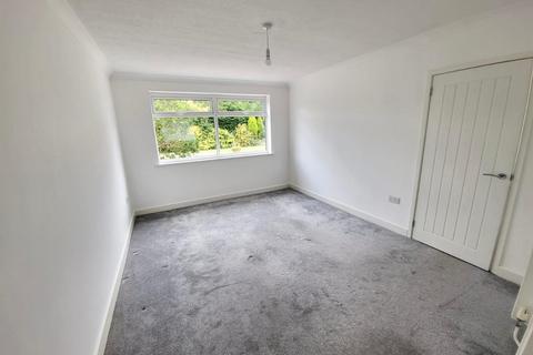 3 bedroom detached house to rent, Kirkby Road, Warrington WA3