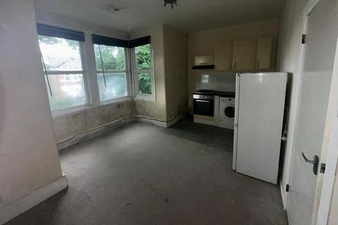 2 bedroom flat for sale, 36D The Drive, Ilford, Essex, IG1 3HX
