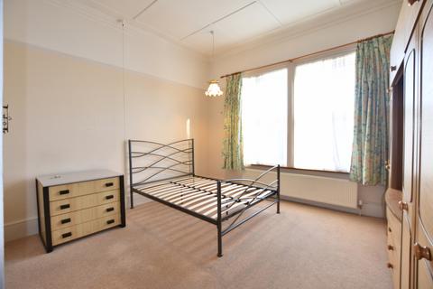 3 bedroom flat to rent, Margaret Road, Barnet EN4
