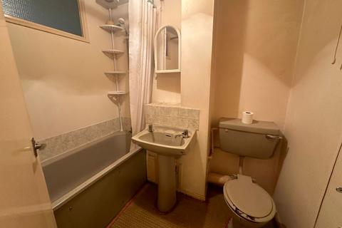 2 bedroom flat for sale, 74 Trotwood, Chigwell, Essex, IG7 5JP