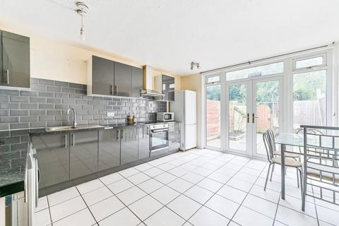 3 bedroom house to rent, Saxonbury Close, Morden Park, Mitcham, CR4