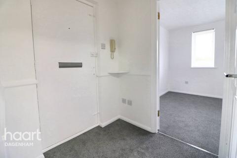 1 bedroom flat for sale, Plumtree Close, Dagenham