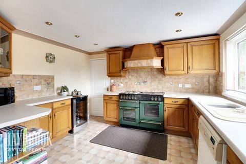 3 bedroom detached house for sale, Rotherham Road, Swallownest