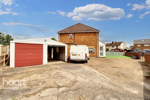 3 bedroom end of terrace house for sale, New Zealand Way, Rainham