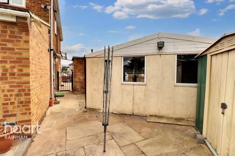 3 bedroom end of terrace house for sale, New Zealand Way, Rainham