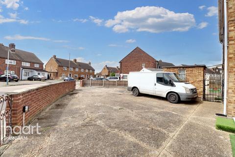 3 bedroom end of terrace house for sale, New Zealand Way, Rainham