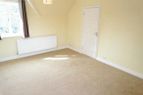 3 bedroom terraced house to rent, Maple Gardens, Reading, Berkshire, RG2