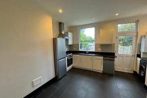 2 bedroom maisonette to rent, Leslie Road, East Finchley, N2