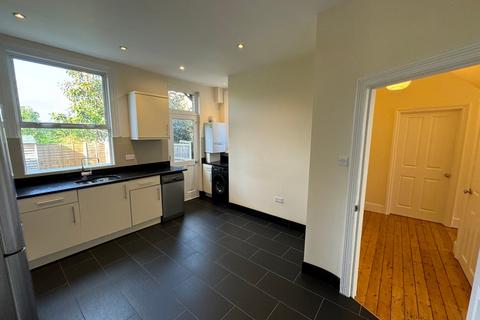 2 bedroom maisonette to rent, Leslie Road, East Finchley, N2