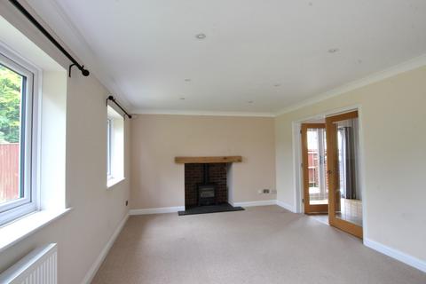 4 bedroom detached house to rent, Kingsbury Court, South Lane, Clanfield    UNFURNISHED