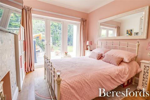 32 Mascalls Gardens, Brentwood, CM14 5LT