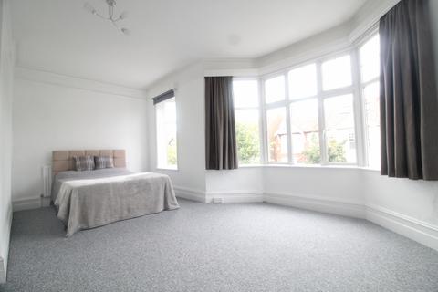 1 bedroom in a house share to rent, Craven Gardens, Wimbledon, SW19