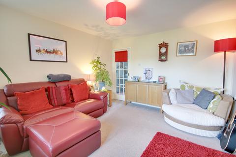 1 bedroom flat for sale, SHOLING! COMPETITIVE SERVICE CHARGE! ONE BEDROOM FIRST FLOOR FLAT!