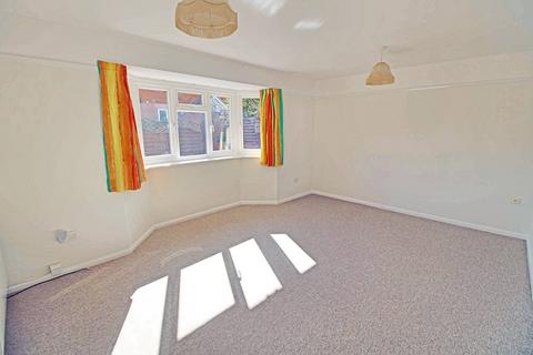 2 bedroom bungalow to rent, Bridge Street, Overton RG25