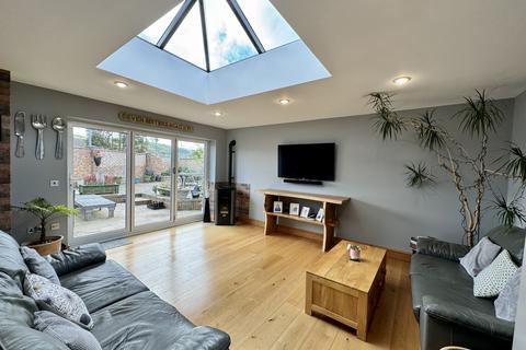 3 bedroom end of terrace house for sale, Seven Sisters Road, Eastbourne, East Sussex, BN22