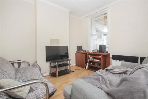 3 bedroom terraced house to rent, Maybury Street, London, SW17