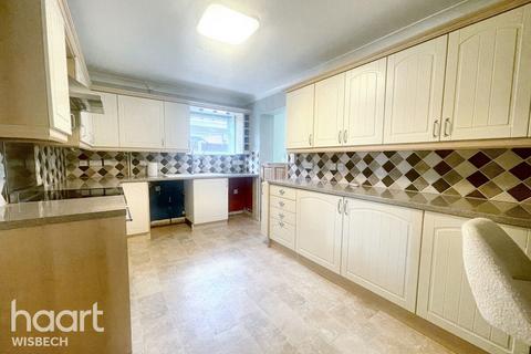 3 bedroom chalet for sale, Stow Road, Wisbech