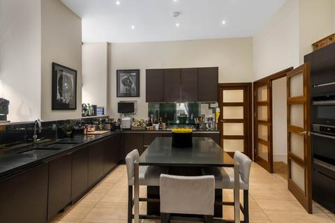 4 bedroom flat for sale, Grosvenor Square, London W1K