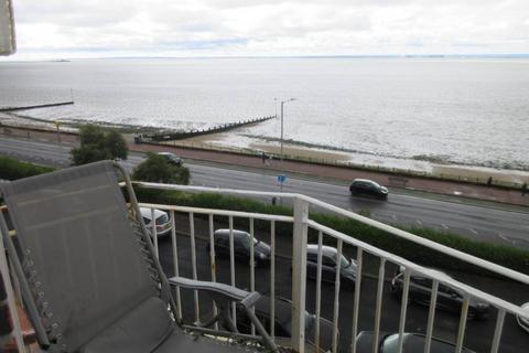 2 bedroom flat to rent, The Leas, Westcliff On Sea