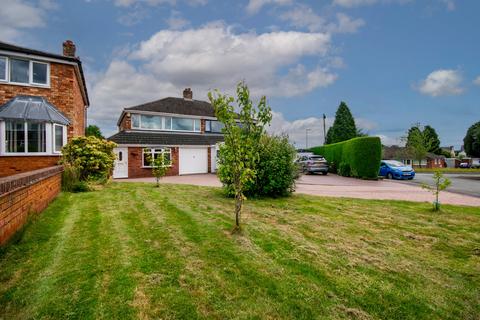 4 bedroom semi-detached house for sale, Thorpe Avenue, Burntwood, WS7