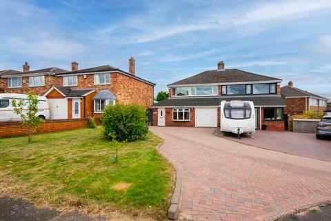 4 bedroom semi-detached house for sale, Thorpe Avenue, Burntwood, WS7