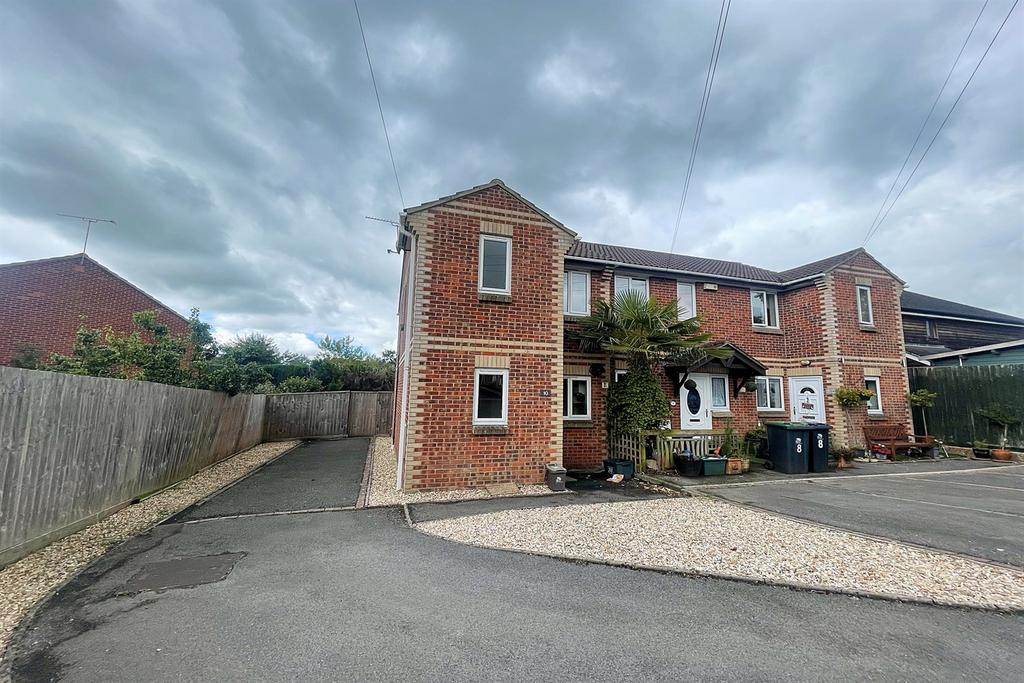 Verwood 2 bed end of terrace house to rent £1,300 pcm (£300 pw)