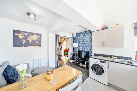 2 bedroom flat for sale, Knaresborough Road, Harrogate, North Yorkshire, HG2