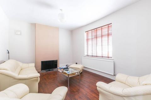 2 bedroom flat to rent, Addiscombe Court Road, Croydon, CR0