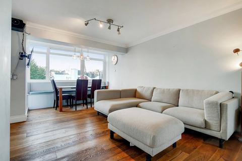 3 bedroom flat to rent, Gloucester Terrace, Lancaster Gate, London, W2