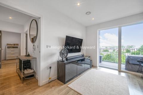 2 bedroom flat to rent, Purbeck Gardens London SE26