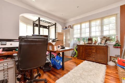 2 Cheyne Walk, Croydon, CR0 7HG