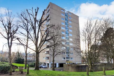 2 bedroom flat for sale, Flat 9 Lyndhurst House, Ellisfield Drive, Putney, London, SW15 4DR