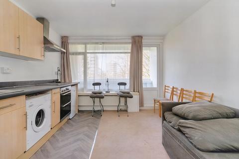 2 bedroom flat for sale, Flat 9 Lyndhurst House, Ellisfield Drive, Putney, London, SW15 4DR