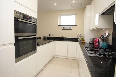 2 bedroom flat to rent, Gresham Park Road, Woking GU22