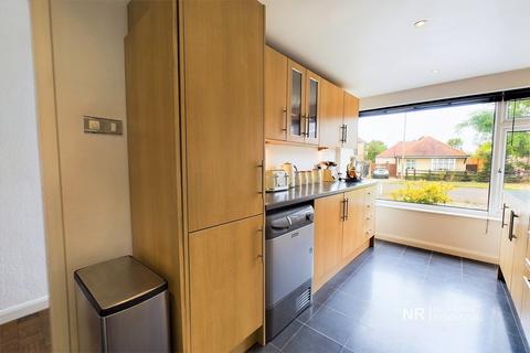 2e Ellingham Road, Chessington, KT9 2JA