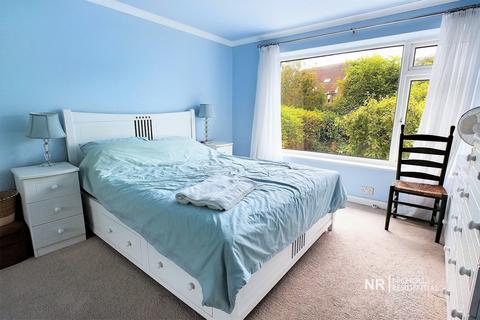 2e Ellingham Road, Chessington, KT9 2JA