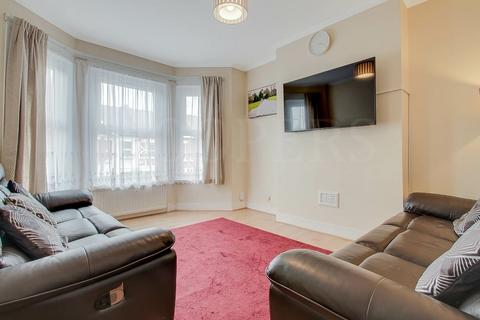 3 bedroom maisonette for sale, Mora Road, London, NW2