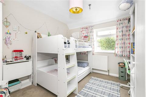 8 Warburton Road, Twickenham, TW2 6EP