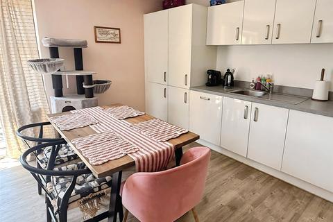 2 bedroom apartment for sale, Glover Crescent, Arborfield Green, Reading
