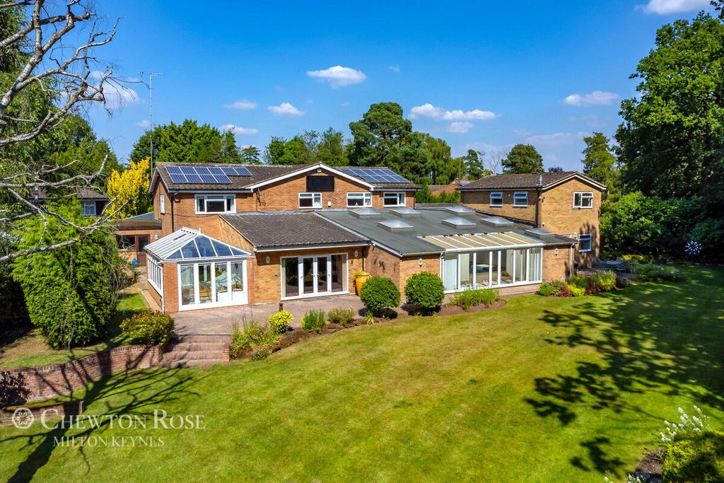 Copper Beech Way, Leighton Buzzard 7 bed detached house for sale £