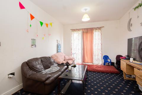 2 bedroom flat for sale, Cheetham Hill Road, Manchester M8