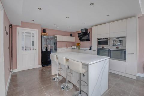 4 bedroom detached house for sale, Avon Close, Bromsgrove, Worcestershire, B60